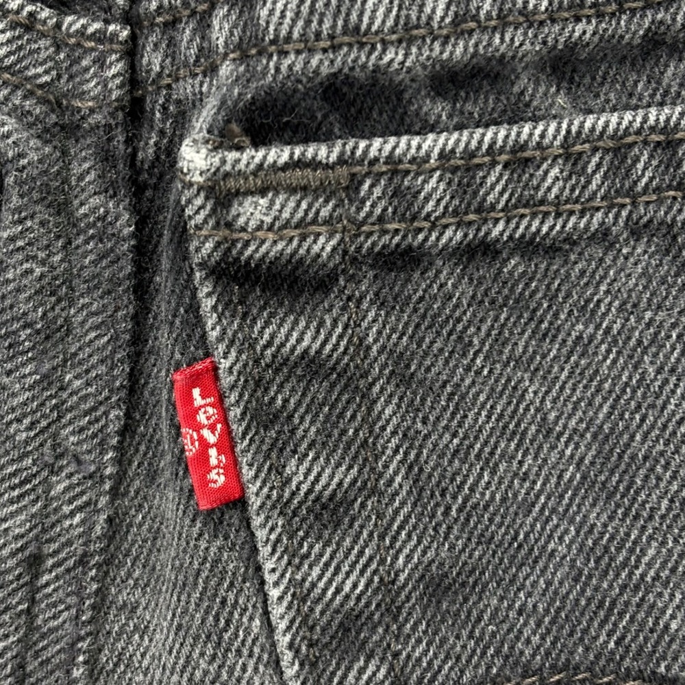 Levis Denim Shorts Womens 26 Cutoff Frayed Hem Distressed Black 550 Relaxed Fit - Picture 6 of 10